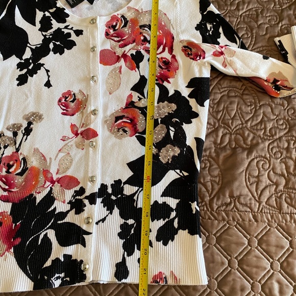 WHBM Cardigan - Picture 5 of 7